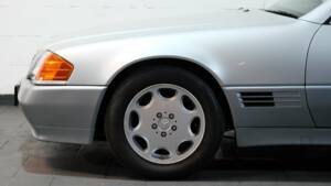 Image 36/51 of Mercedes-Benz 500 SL (1992)
