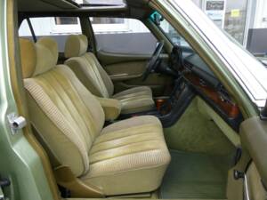 Immagine 13/21 di Mercedes-Benz 350 SE (1977)