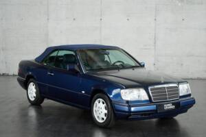 Bild 23/50 von Mercedes-Benz E 200 (1996)