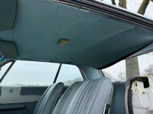 Image 17/22 of Plymouth Sport Fury (1963)