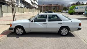 Immagine 5/33 di Mercedes-Benz 230 E (1992)