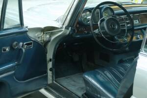 Image 22/50 of Mercedes-Benz 280 SE 3,5 (1970)