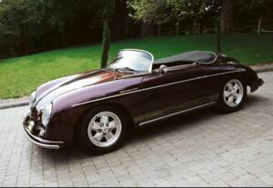 Image 2/15 of Intermeccanica Speedster (1973)
