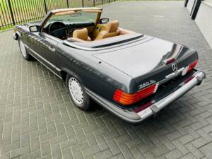 Image 12/30 of Mercedes-Benz 560 SL (1988)