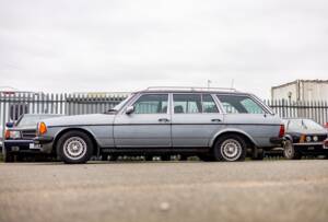 Bild 10/50 von Mercedes-Benz 280 TE (1983)