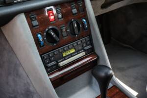 Immagine 29/44 di Mercedes-Benz 500 SE (1985)