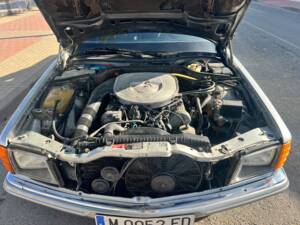 Image 44/77 of Mercedes-Benz 380 SEC (1982)