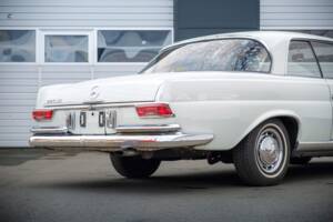 Image 10/24 de Mercedes-Benz 220 SE b (1963)
