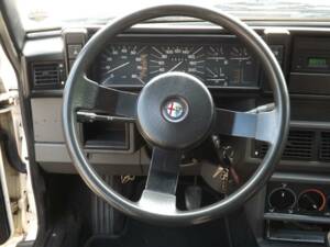 Afbeelding 16/50 van Alfa Romeo 75 2.0 (1986)