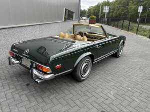 Image 10/50 de Mercedes-Benz 280 SL (1970)