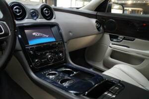 Image 8/32 of Jaguar XJ 5.0 (2011)