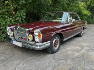 Imagen 2/27 de Mercedes-Benz 280 SE 3,5 (1970)