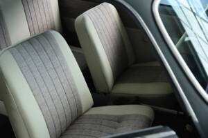 Image 38/50 of Volkswagen Karmann Ghia 1500 (1961)
