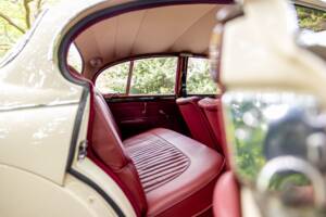 Image 40/50 de Jaguar Mk II 2.4 (1967)