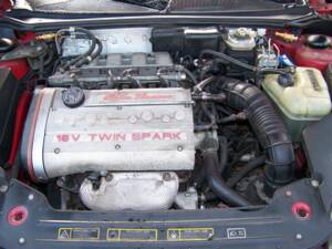 Immagine 13/15 di Alfa Romeo GTV 2.0 Twin Spark (1996)