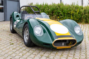 Image 20/80 of Lister Knobbly (1956)