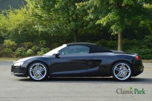 Image 10/50 of Audi R8 Spyder 4.2 FSI Quattro (2011)