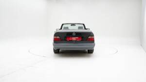 Bild 7/15 von Mercedes-Benz E 220 (1994)