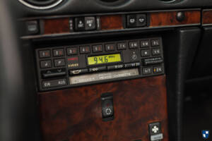 Image 72/85 of Mercedes-Benz 560 SL (1986)