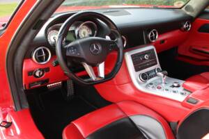 Image 34/57 of Mercedes-Benz SLS AMG (2010)