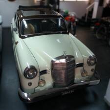 Image 4/8 of Mercedes-Benz 190 D (1959)