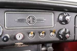 Image 34/50 of MG MGB (1964)