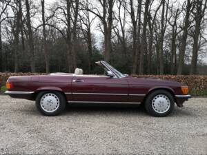 Image 10/38 de Mercedes-Benz 560 SL (1986)