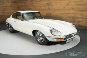Image 3/19 de Jaguar E-Type (1969)