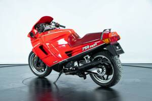 Image 2/50 de Ducati 750 Paso (1987)