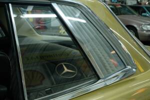Image 34/50 de Mercedes-Benz 280 SLC (1977)