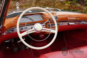 Imagen 8/50 de Mercedes-Benz 220 SE Cabriolet (1960)