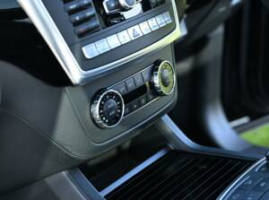 Image 38/49 of Mercedes-Benz ML 63 AMG (2013)
