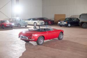 Image 9/27 of MG MGB GT (1972)