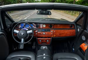 Image 18/35 of Rolls-Royce Phantom DHC (2008)