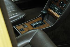 Bild 33/50 von Mercedes-Benz 380 SE (1983)