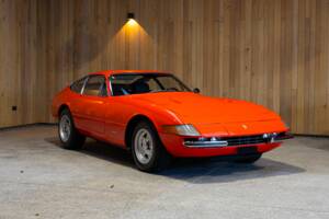 Image 18/74 of Ferrari 365 GTB/4 Daytona (1971)