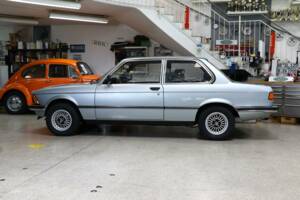 Immagine 12/22 di BMW 318i (1981)