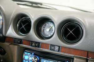 Afbeelding 16/24 van Mercedes-Benz 560 SL (1988)