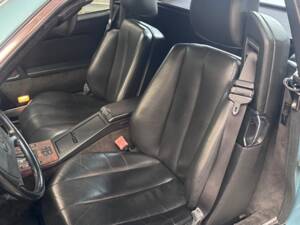 Image 16/19 of Mercedes-Benz 500 SL (1990)