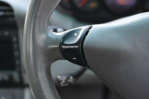 Bild 40/50 von Porsche 911 Carrera 4S (2004)