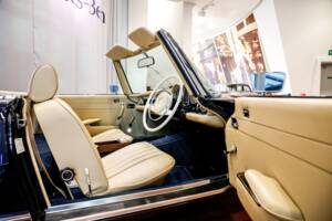 Image 23/31 de Mercedes-Benz 280 SL (1968)