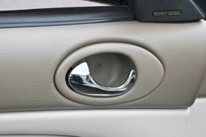 Image 47/50 of Jaguar XKR (1998)