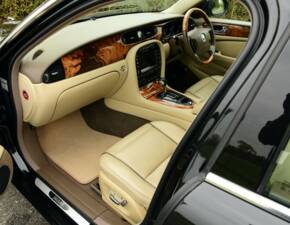 Image 49/50 of Jaguar XJ 8 4.2 (2008)