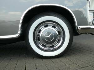 Image 23/23 of Mercedes-Benz 220 SE Cabriolet (1959)