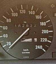 Immagine 59/75 di BMW 320i (1988)
