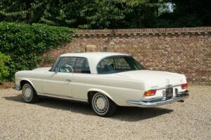 Immagine 2/50 di Mercedes-Benz 280 SE (1968)