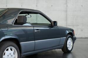 Bild 35/50 von Mercedes-Benz 300 CE (1991)