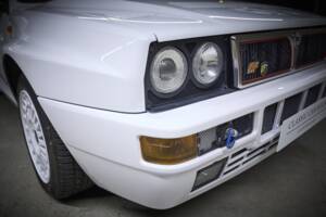 Image 52/93 of Lancia Delta HF Integrale Evoluzione I (1992)