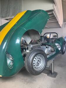 Image 53/80 of Lister Knobbly (1956)