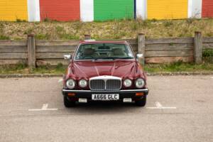 Image 24/50 of Daimler Double Six (1983)